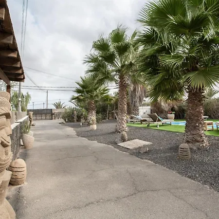 Tiki House Lajares 別荘 ラ・オリーバ